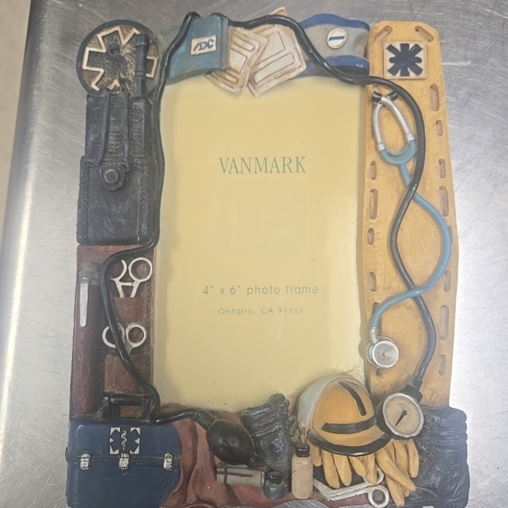 Vanmark Medics of Valor Ready for Action Retired Frame 4X6